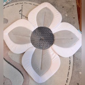 Blooming baby bath lotus - Gray